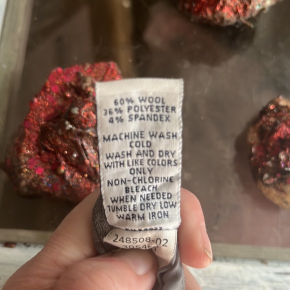 Grey pin stripe Skirt with slight flare - back zipper - 4 - Picture 8 of 8